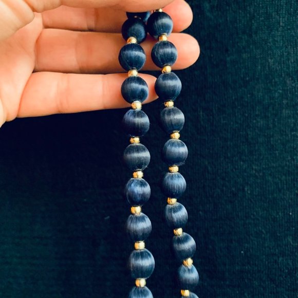 Beautiful sapphire blue and gold necklace - Picture 4 of 8